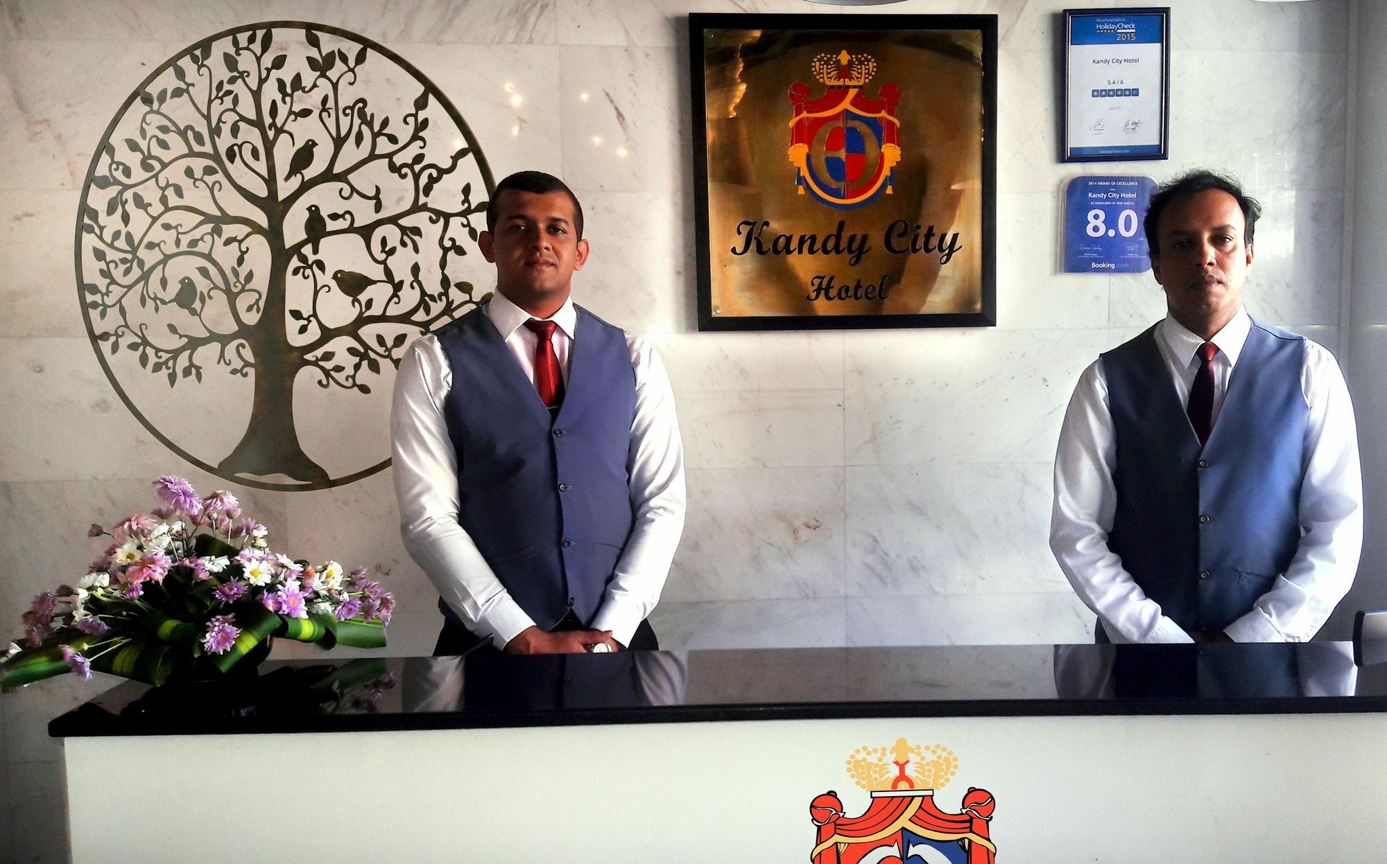 Hotel By Earl's 3*