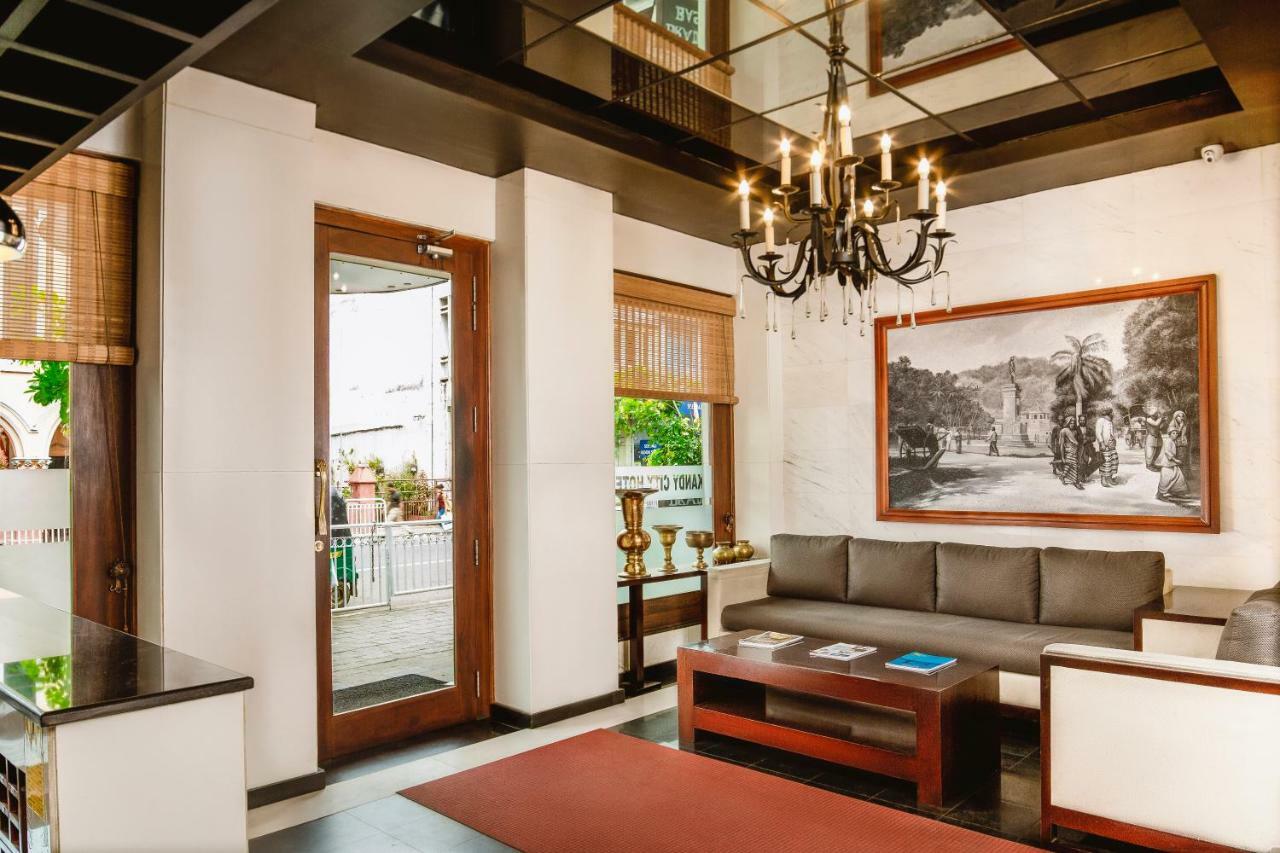 Hotel By Earl's 3*