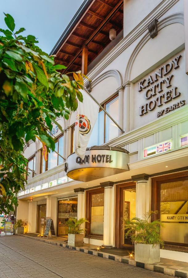 Hotel By Earl's 3*